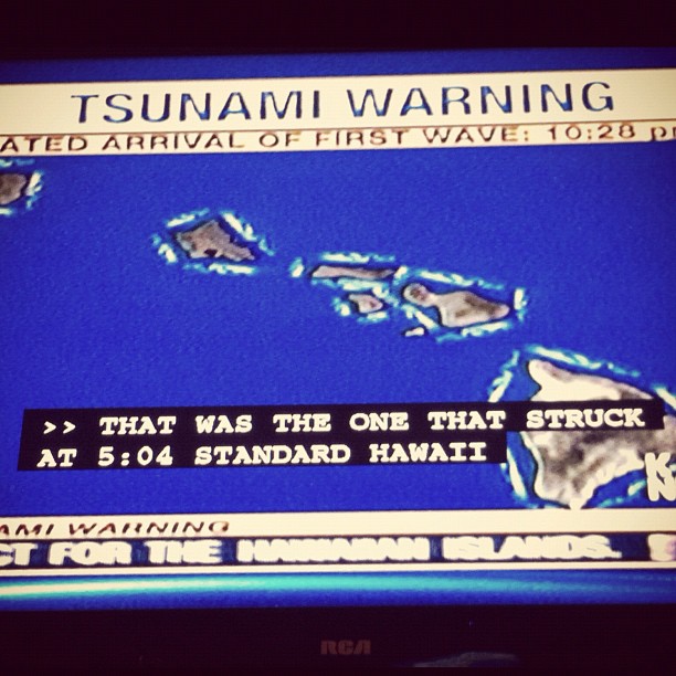 Obwohl ihre Tournee im Zeitplan liegt, wurde die Hawaii-Show der Band wegen einer Tsunami-Bedrohung abgesagt. Rede über eine gute Geschichte!