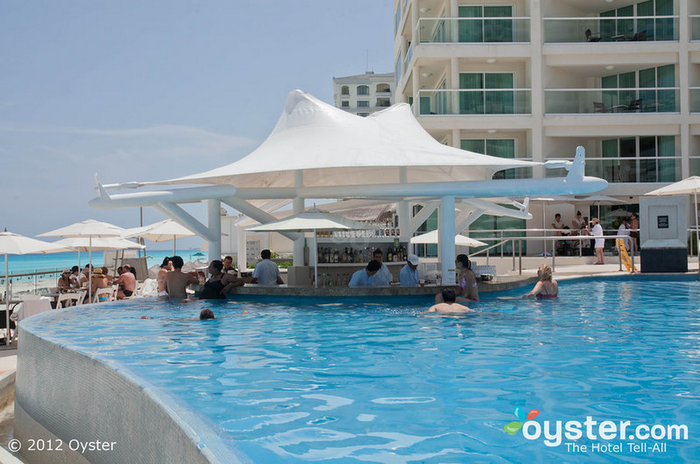 The swim-up bar is the ideal spot for meeting other singles.