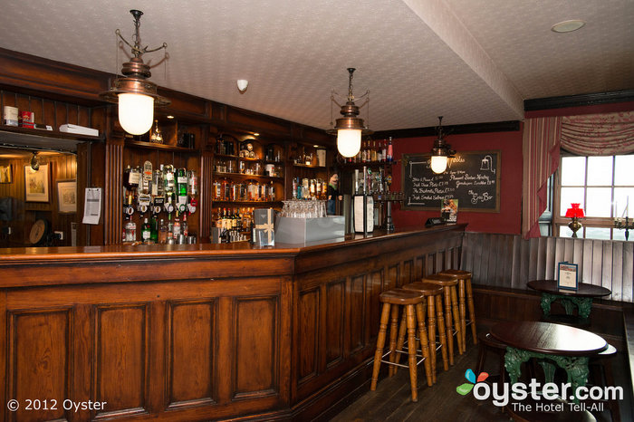 O bar a gás no Bushmills Inn ainda é iluminado com a tradicional iluminação a gás.