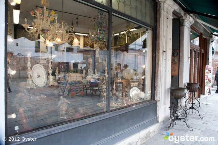 Uma loja de antiguidades no Campo S. Maria Nova Cannaregio fala ao passado criativo, presente e futuro da cidade.