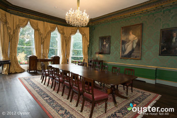 Le Shelbourne est en proie à l'histoire irlandaise: la constitution de la nation a été signée dans cette même salle.