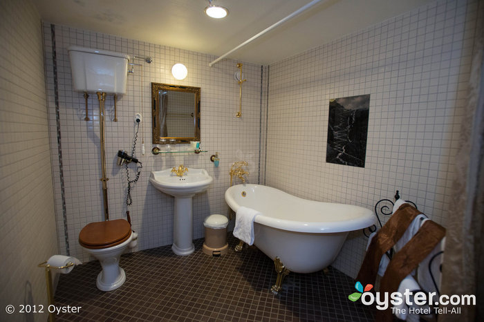 Les chambres historiques disposent également de baignoires romantiques sur pattes.
