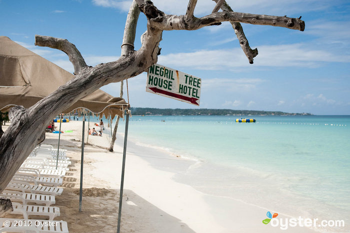 An ideal location on Seven Mile Beach makes this an excellent option in Negril.