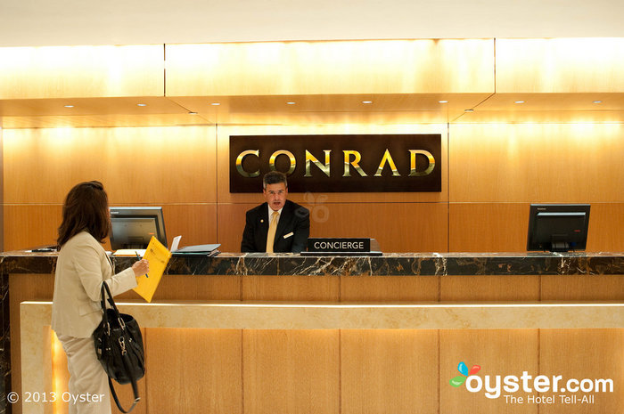 In Conrad Hotels, wie diesem in Miami, können die Gäste einen Concierge-Service in der Hand haben.