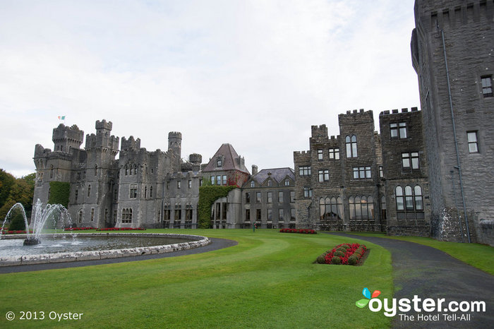 Construído pela primeira vez no século XIII, o Ashford Castle fica em um belo terreno e é um lugar maravilhoso para ficar.