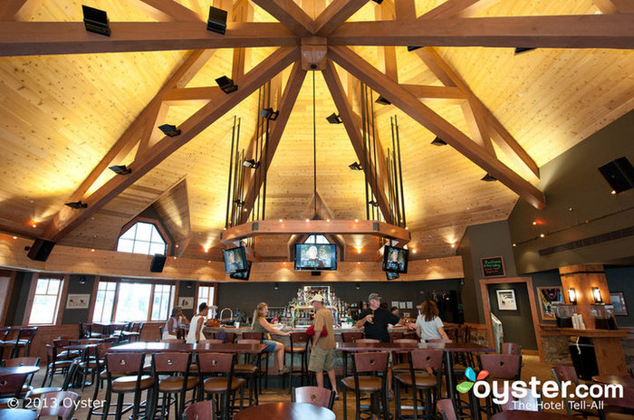 T-Bar offre de superbes vues, des plats du jour et un emplacement privilégié sur Peak 8.