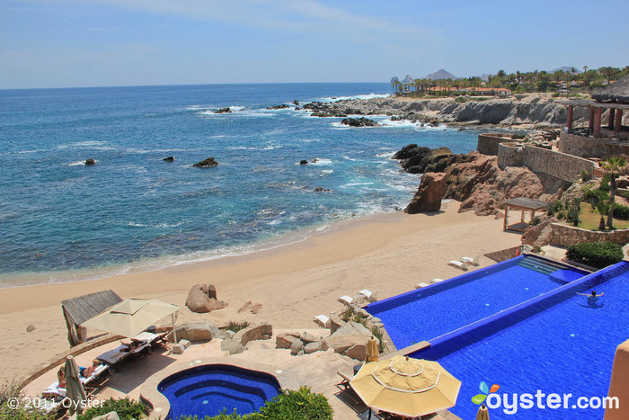 Vista sulla piscina e sulla spiaggia del Resort Esperanza