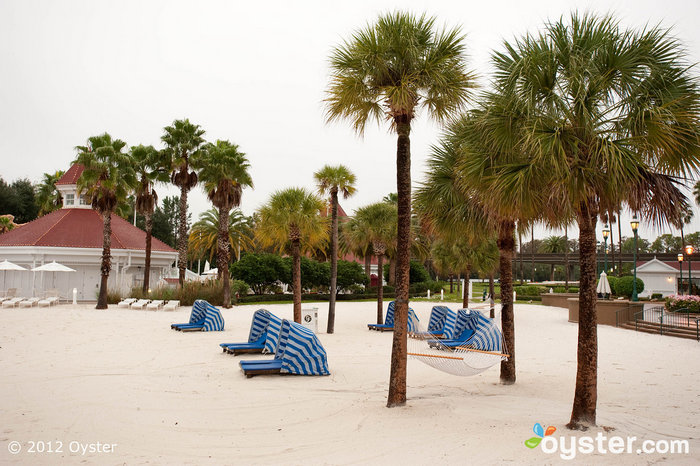 L'hôtel est l'un des rares hôtels Disney à posséder une plage.