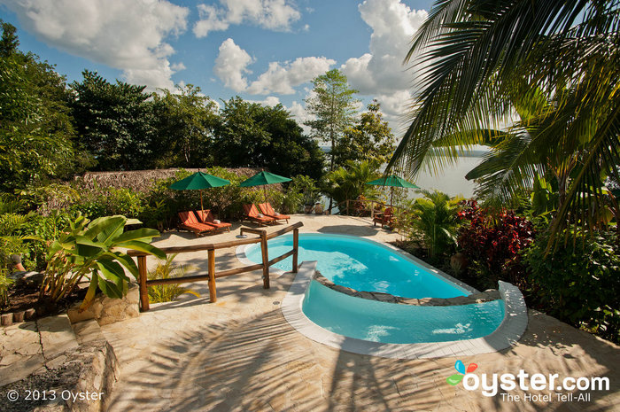 La piscina puede ser pequeña, pero la hermosa vista es amplia.