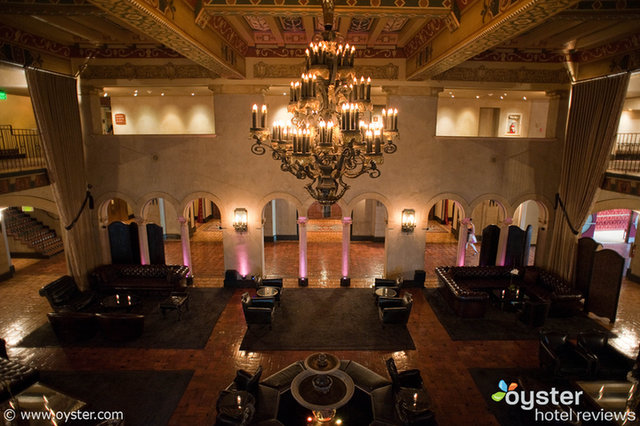 Lobby no Hollywood Roosevelt Hotel, um ótimo lugar para ficar antes do Rose Bowl
