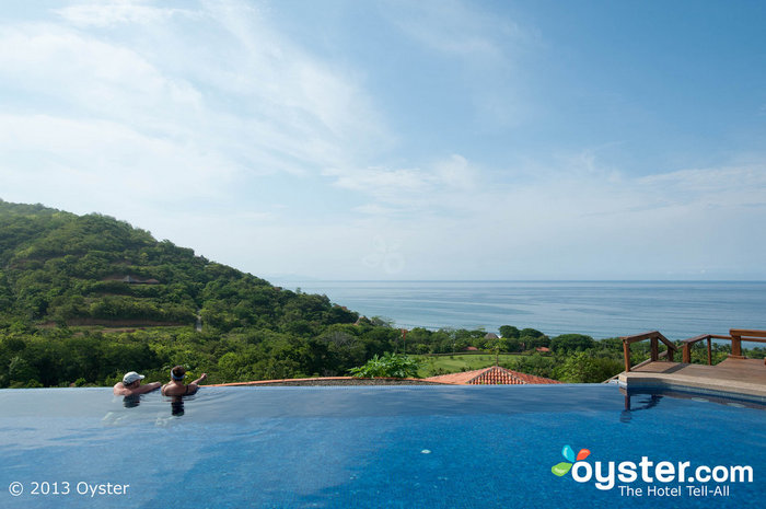 As vistas da piscina infinita são incríveis.