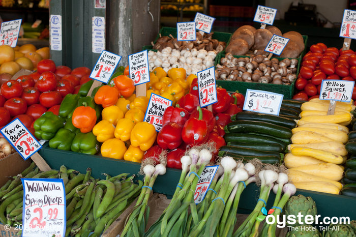 Puesto de verduras en el mercado Pike Place