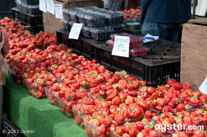 Fresas a la venta en el mercado verde de Union Square