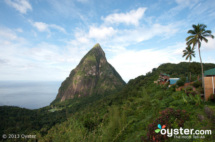 Para uma vista deslumbrante de St. Lucia e comodidades de luxo, o Ladera Resort oferece.