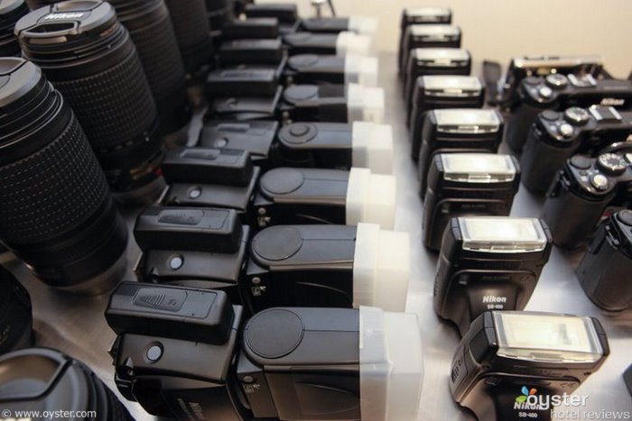 Nossos kits de repórter incluem flashes Nikon SB400 e SB800.