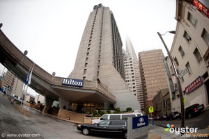 La torre de concreto de 27 pisos ocupada por el distrito financiero Hilton SF es una monstruosidad ...