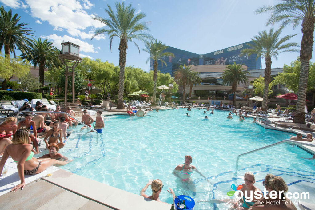 La piscina de la Academia en el MGM Grand Hotel & Casino / Oyster