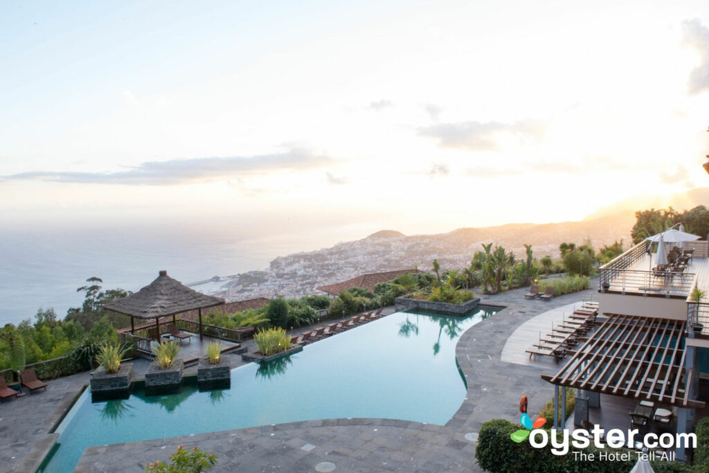 Vista desde el bar Basalt en Choupana Hills Resort & Spa / Oyster