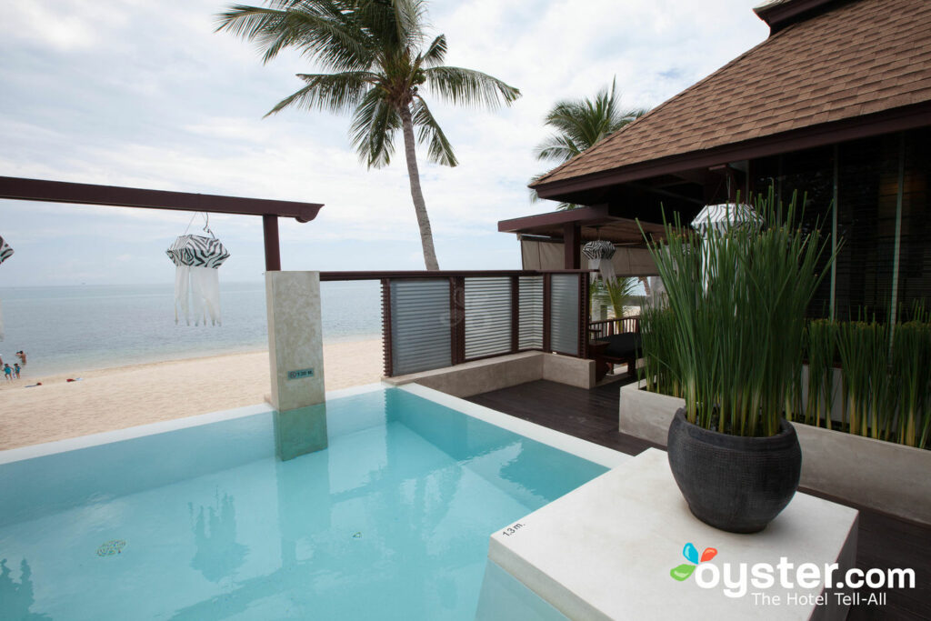 A grande piscina à beira-mar Villa no Pavilion Samui Boutique Resort