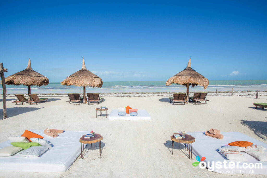 Playa en CasaSandra Boutique Hotel / Oyster