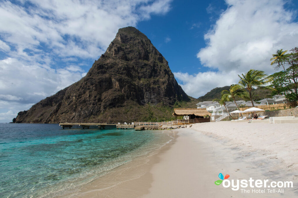 Plage à la plage de sucre, un Viceroy Resort à Sainte-Lucie