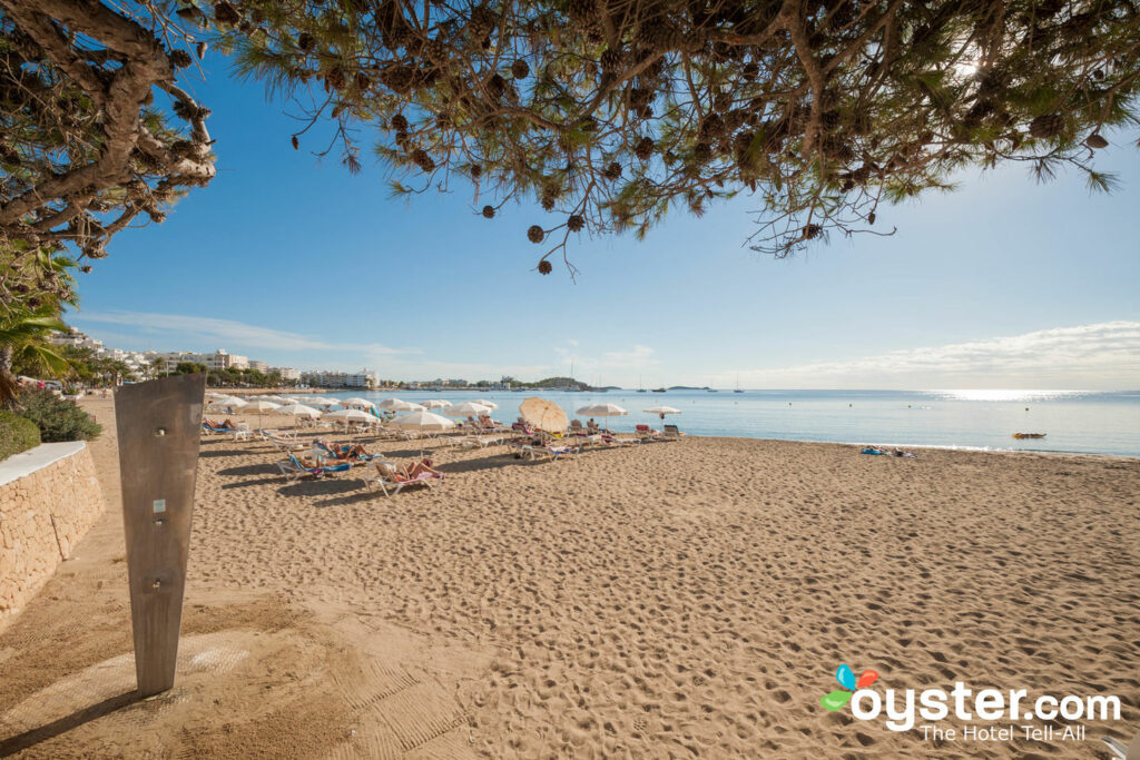 Strand im Hotel Riomar in Santa Eulalia del Río / Oyster