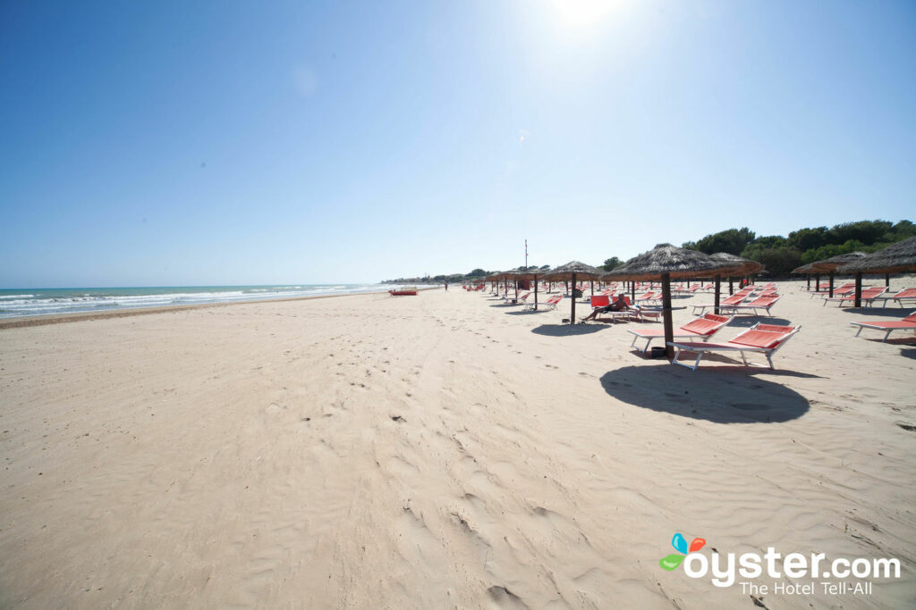 Strand im Hotel Conte di Cabrera