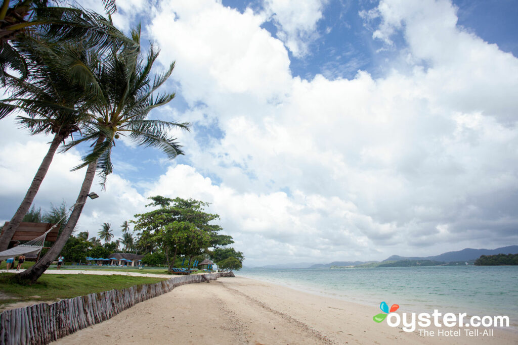 Strand auf der Naka-Insel, ein Luxury Collection Resort & Spa Phuket