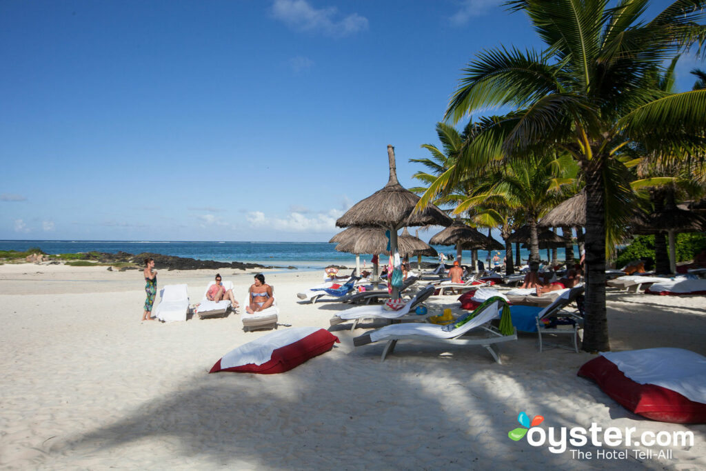 Spiaggia a LUX Belle Mare, Mauritius / Oyster