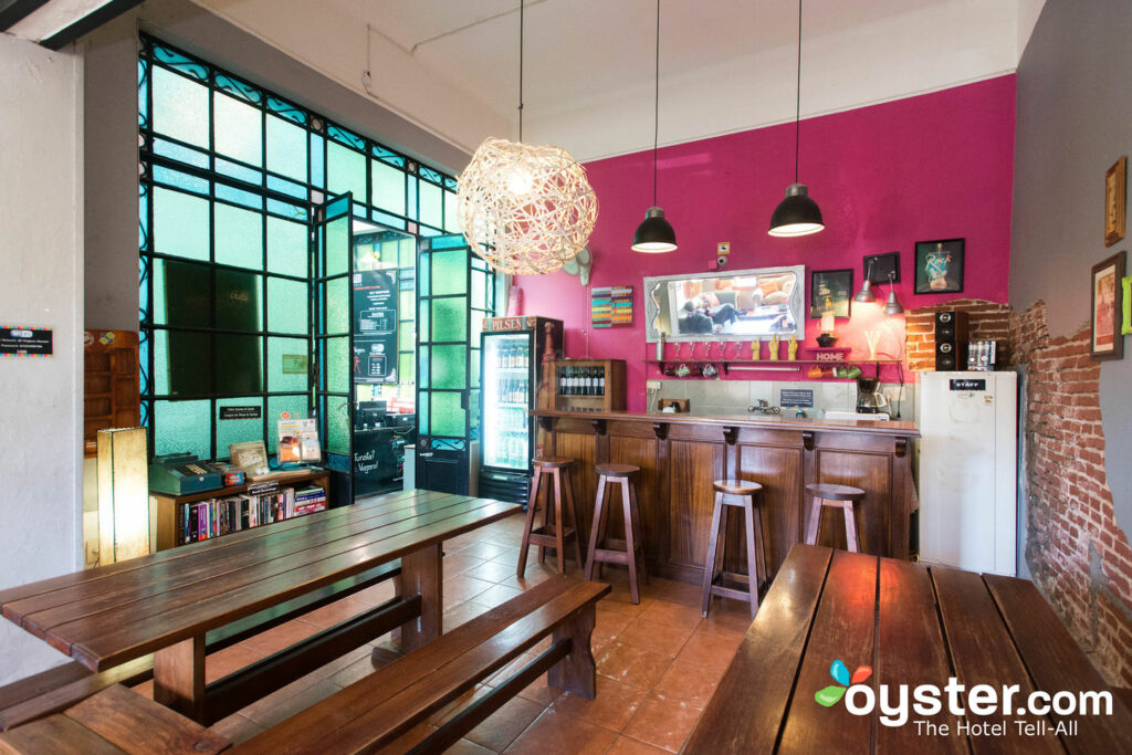 Breakfast Room at El Viajero Colonia Hostel & Suites/Oyster