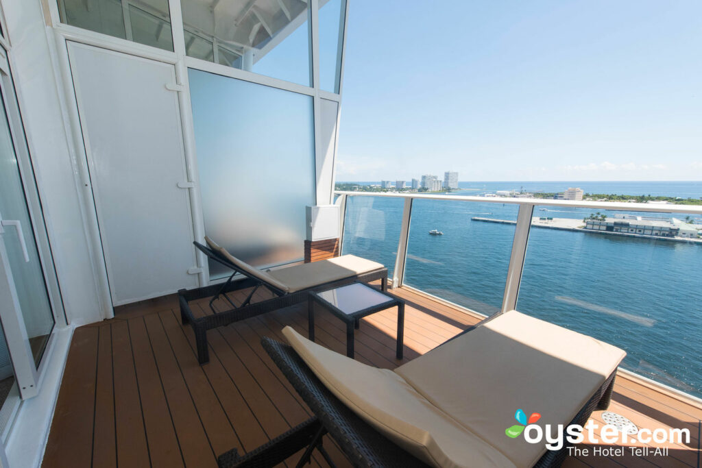 Suíte Loft Crown com Varanda no Oasis of the Seas / Oyster