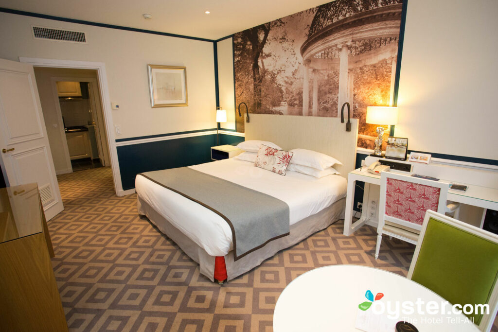 Studio-Suite mit Doppelbett in den Fraser Suites Le Claridge Champs-Elysées