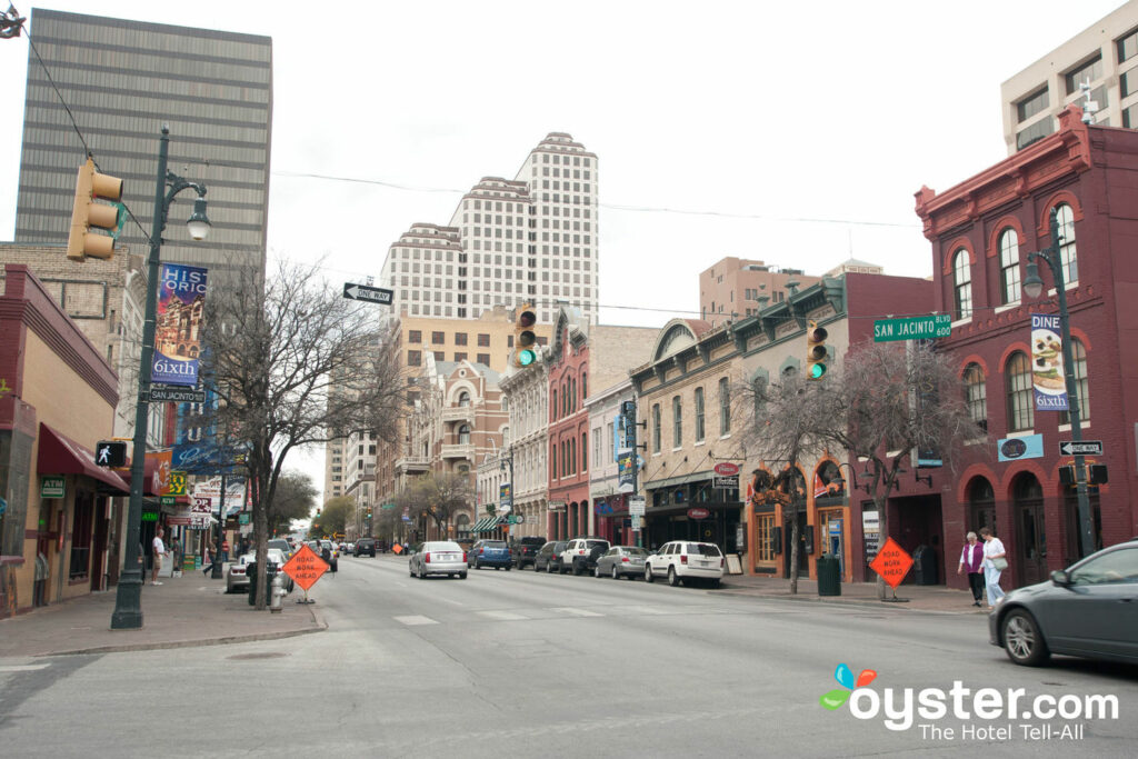 Sexta rua no centro de Austin