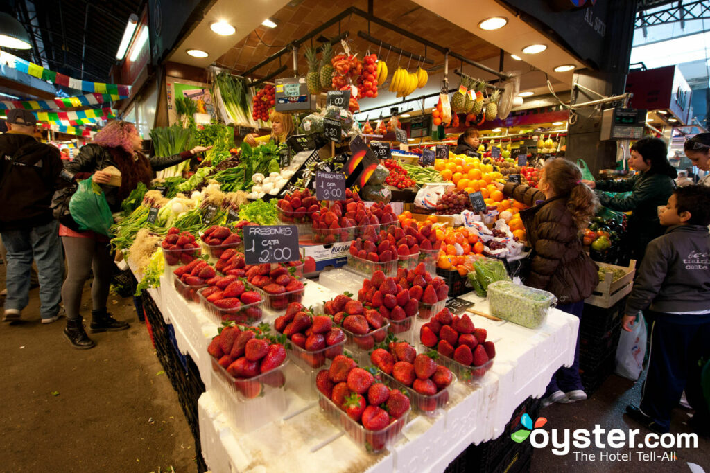 Para negociar no La Boqueria de Barcelona , aprenda um pouco de catalão ou espanhol.