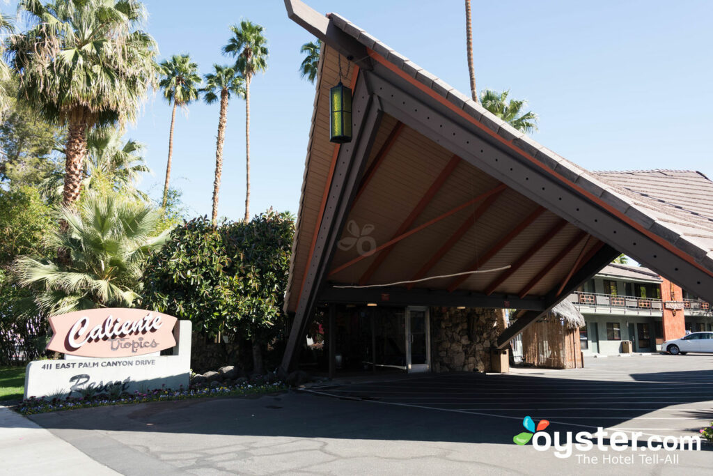 Entrance at Caliente Tropics Resort/Oyster