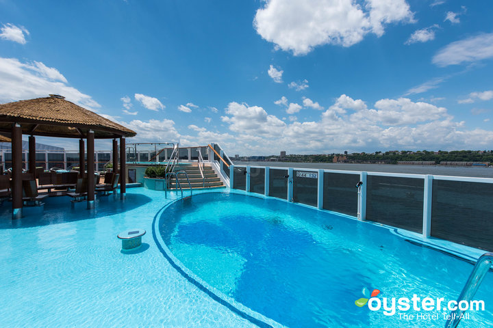 Havana Pool su Carnival Horizon / Oyster