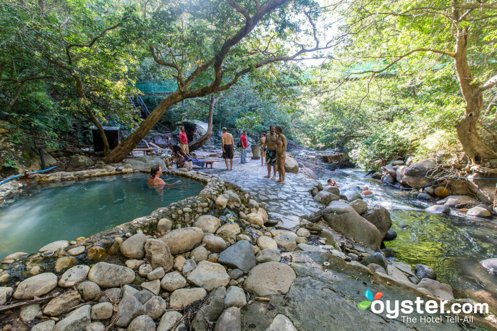 Las aguas termales en Hacienda Guachipelin / Oyster