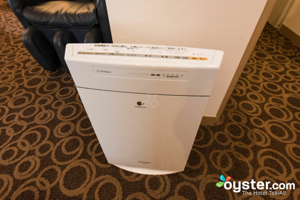 An air purifier at Ginza Creston Hotel.