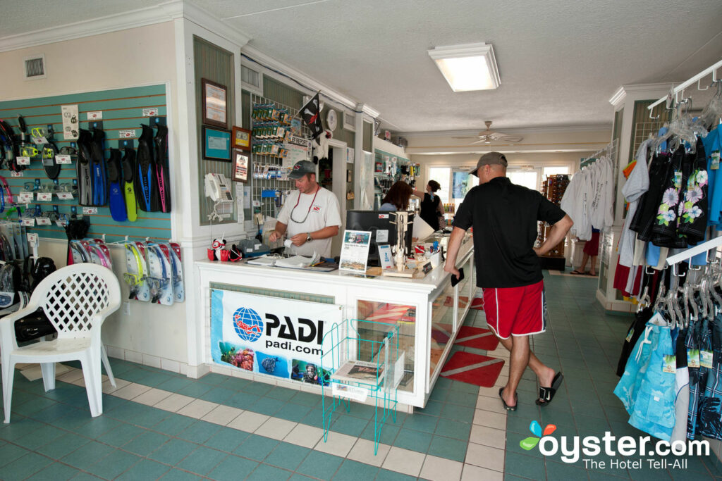 Pirate Island Divers Dive Shop at Key Largo Bay Marriott Beach Resort/Oyster