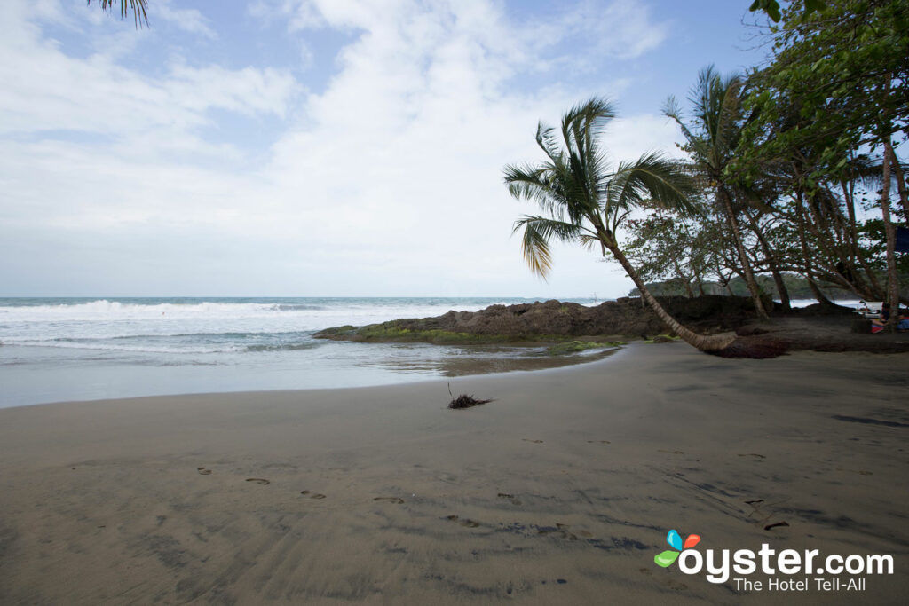 La costa caraibica della Costa Rica è spesso soleggiata durante la stagione delle piogge.