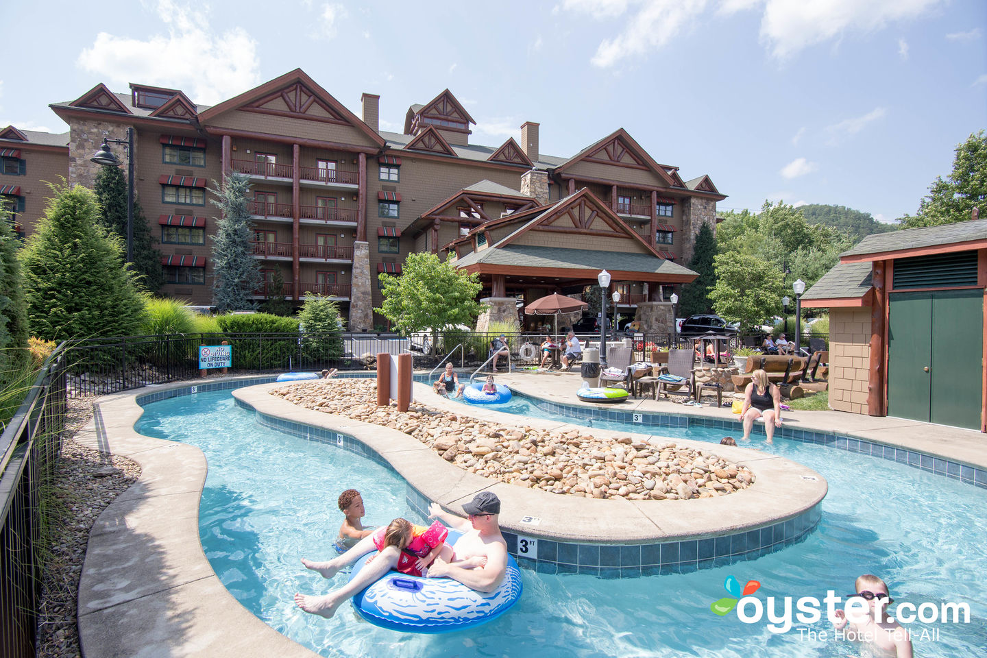 Bearskin Lodge on the River Hotel Review: What To REALLY Expect If You Stay