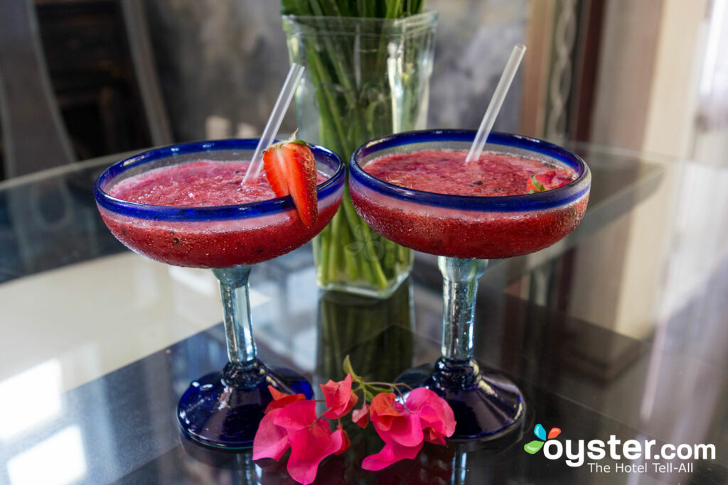 Cocteles En Rivera Del Rio / Oyster