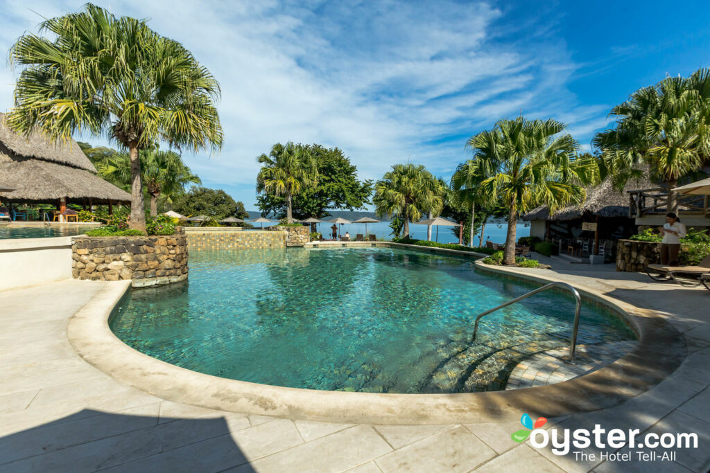 A piscina principal no Secrets Papagayo Costa Rica / Oyster