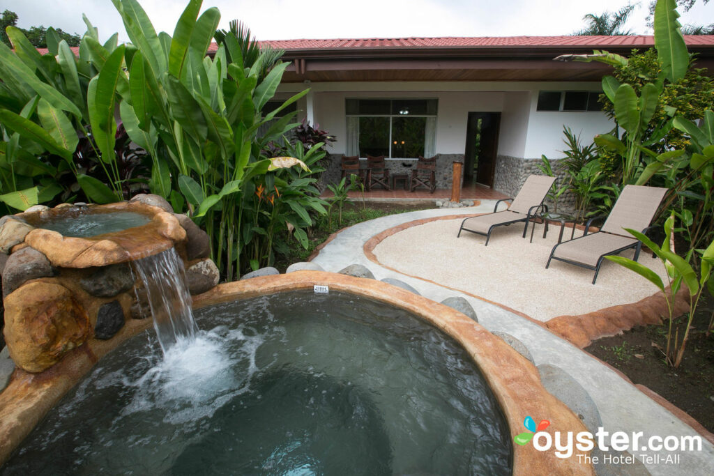 Master Suite in der Volcano Lodge & Springs / Oyster