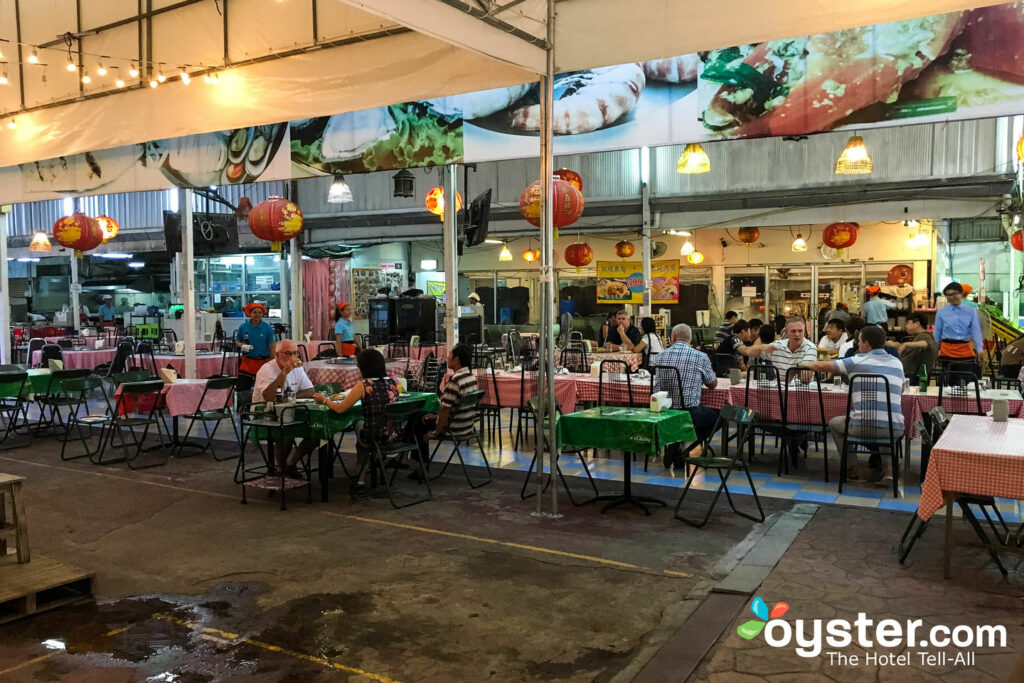 Mercado Noturno em Chiang Mai / Ostra