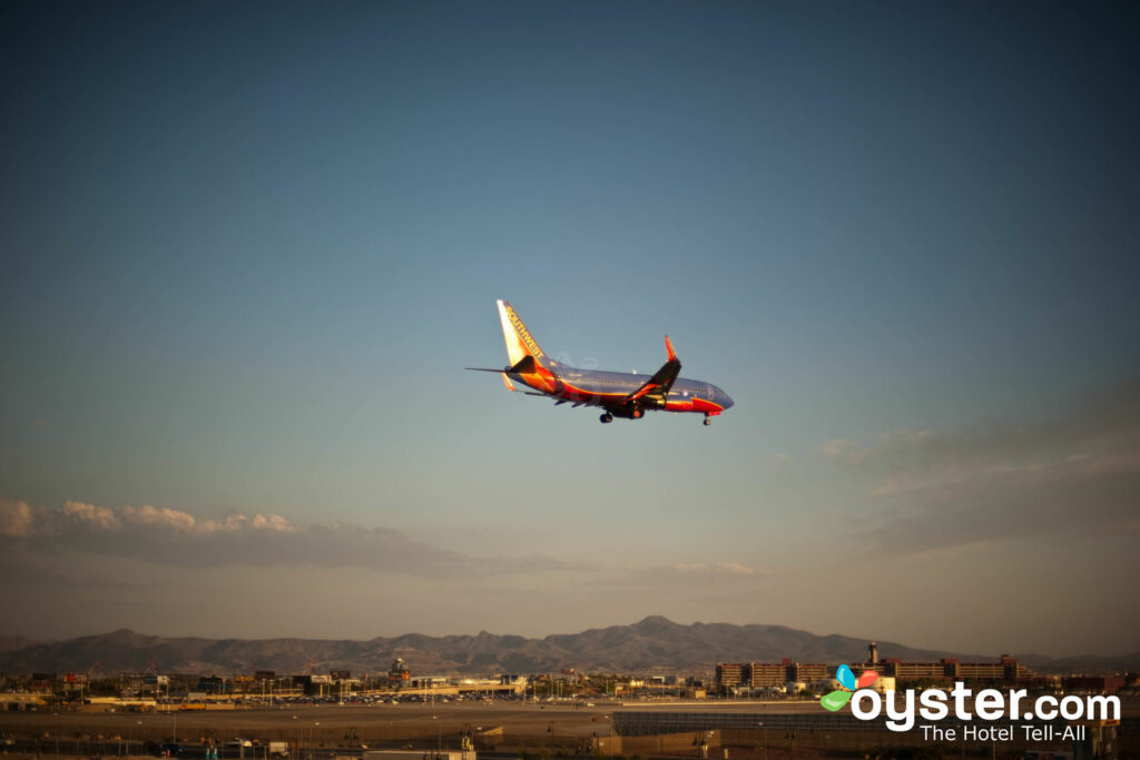 Aeroporto Internacional McCarran, Fora da Faixa, Las Vegas, Nevada