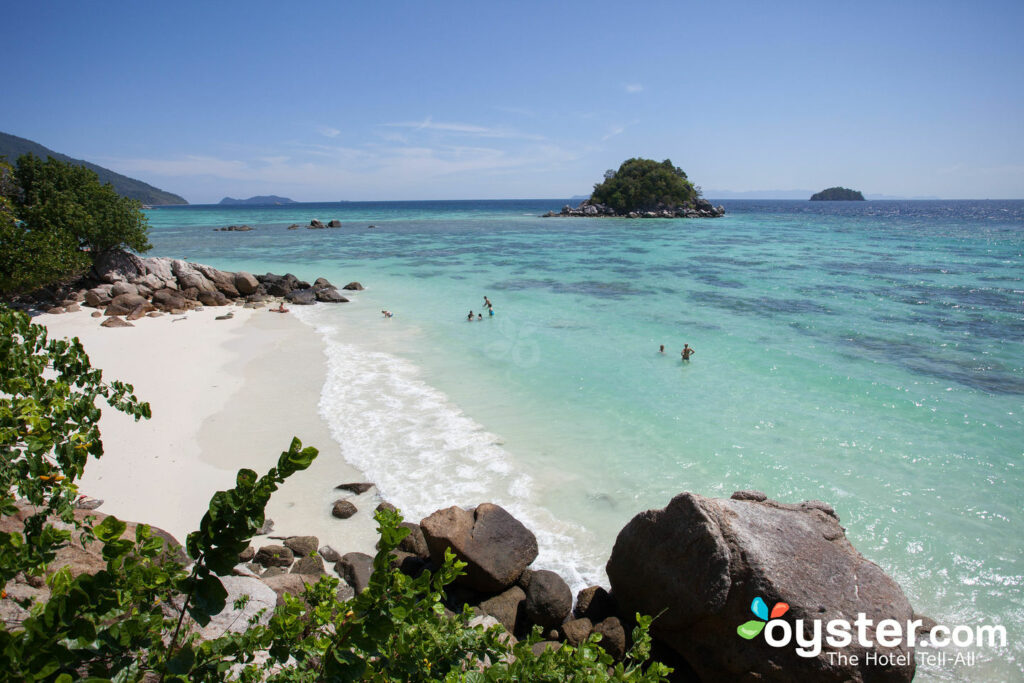 A vista do Serendipity Beach Resort .