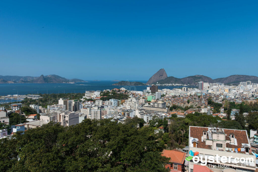 Rios Skyline von Santa Teresa, einschließlich der Favelas. Santa Teresa / Auster