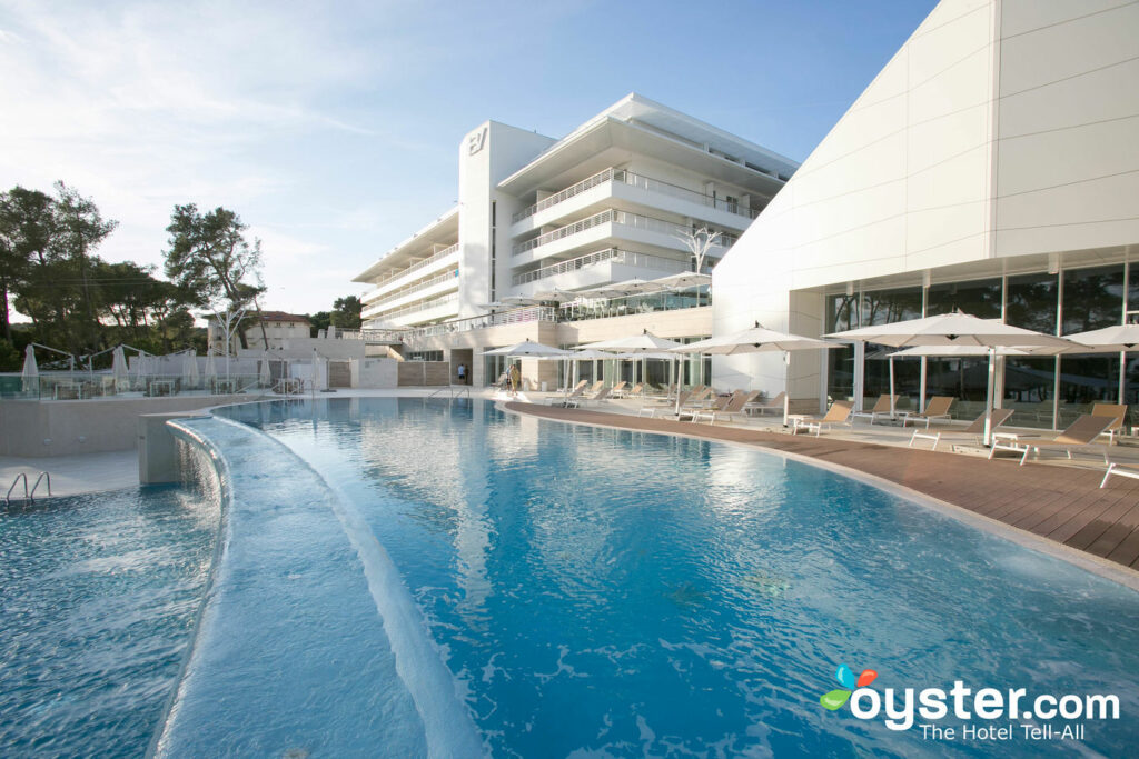 La piscine de l' hôtel Bellevue.