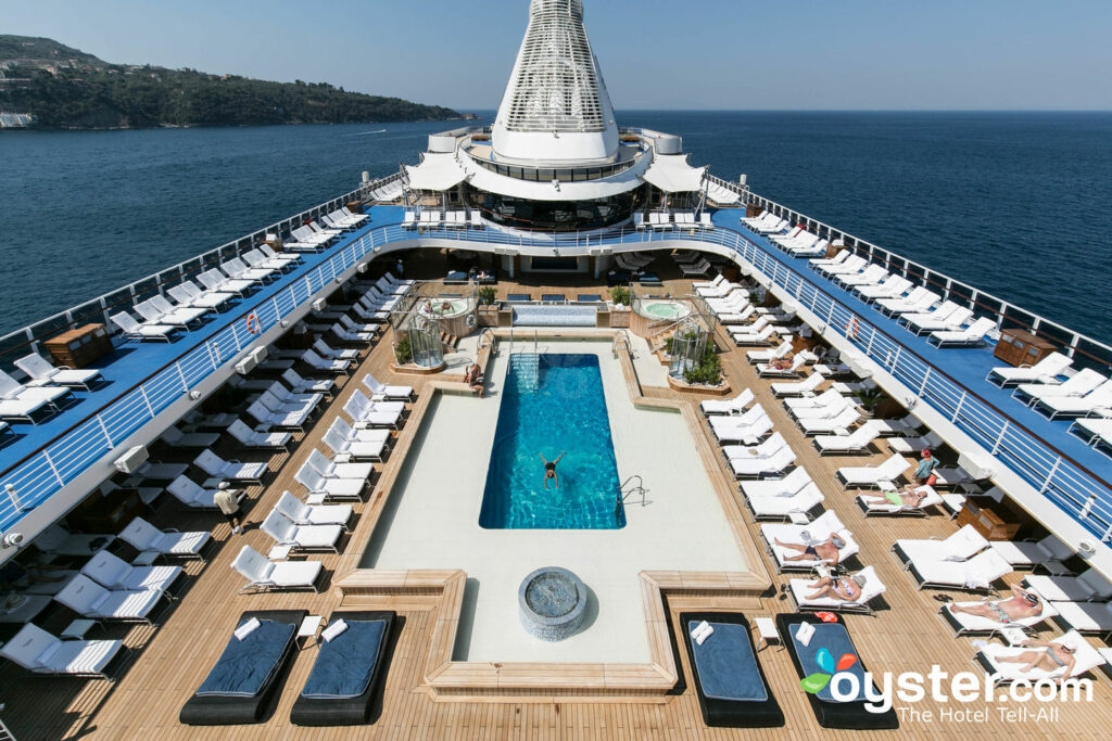 Piscine et bains à remous sur la Riviera / Huître